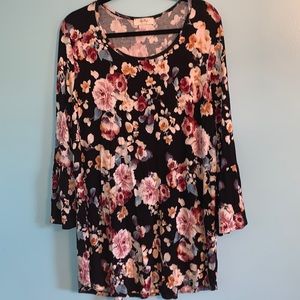 BE Stage 2XL scoop neck black floral tunic with flared long sleeves